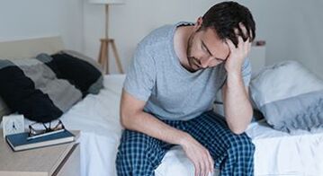 ein Mann hat Prostataprobleme